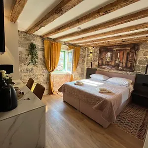 Gasthuis Vale, Split